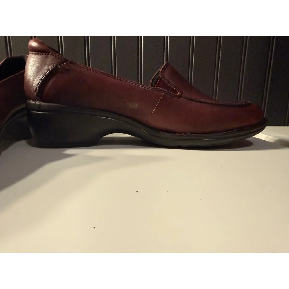 Clark's burgundy  women' platform shoes
